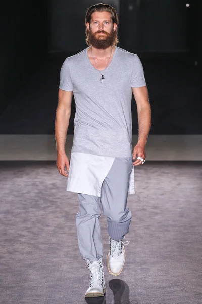 Look 3